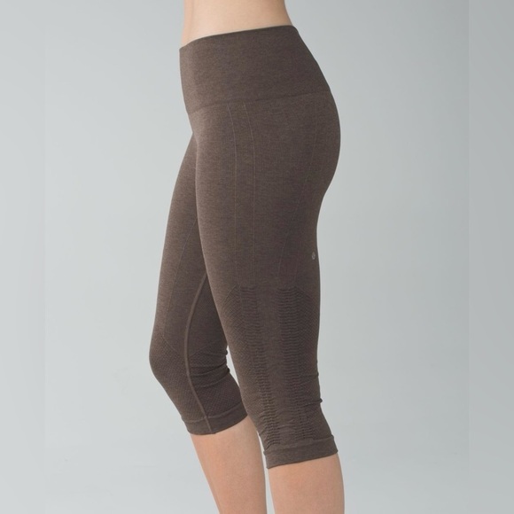 Lululemon In The Flow Crop II in Heathered Bark Chocolate - Picture 3 of 7